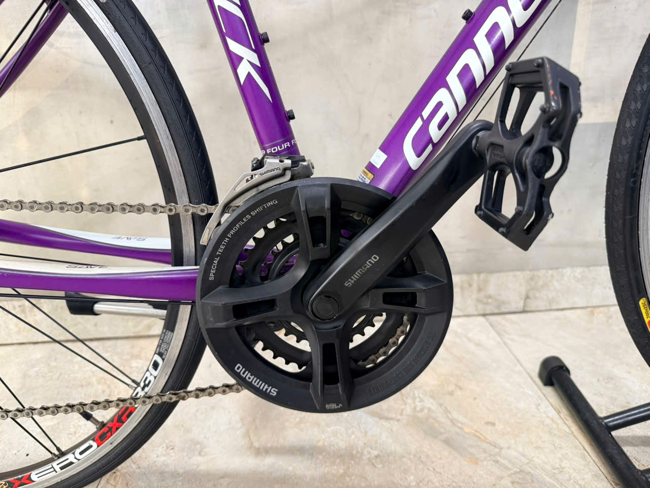 Xe đạp CANNONDALE càng CACBON Xe đạp CANNONDALE càng CACBON