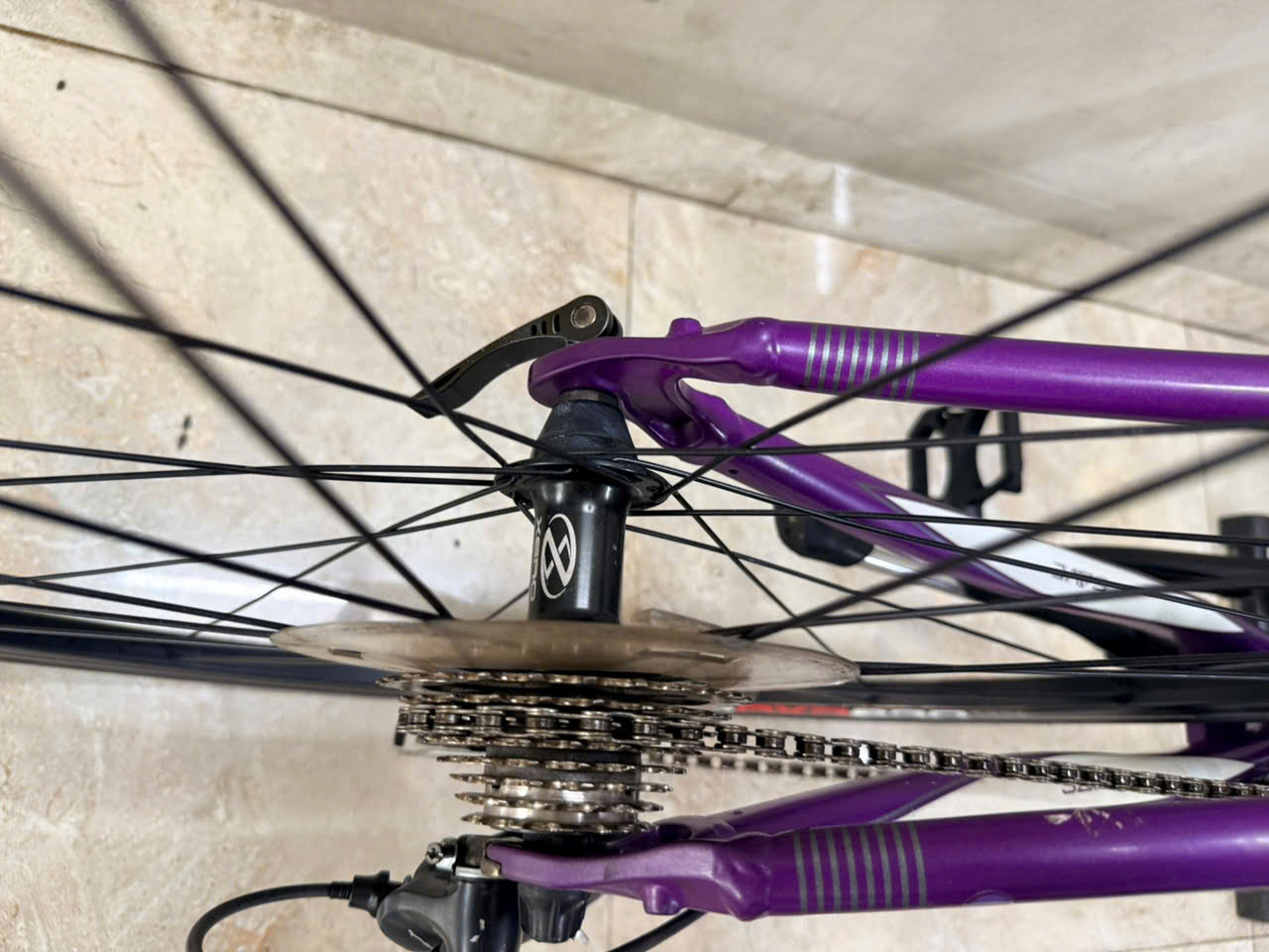 Xe đạp CANNONDALE càng CACBON Xe đạp CANNONDALE càng CACBON