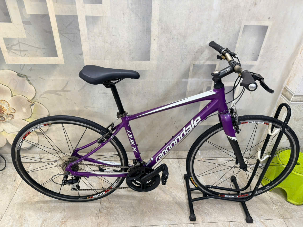 Xe đạp CANNONDALE càng CACBON Xe đạp CANNONDALE càng CACBON