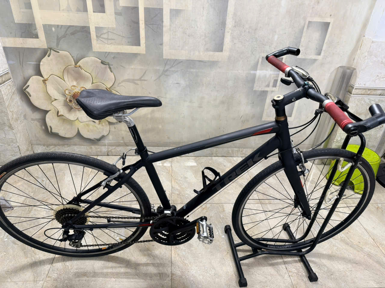 Xe đạp TREK càng cacbon Nhật bãi Xe đạp TREK càng cacbon Nhật bãi