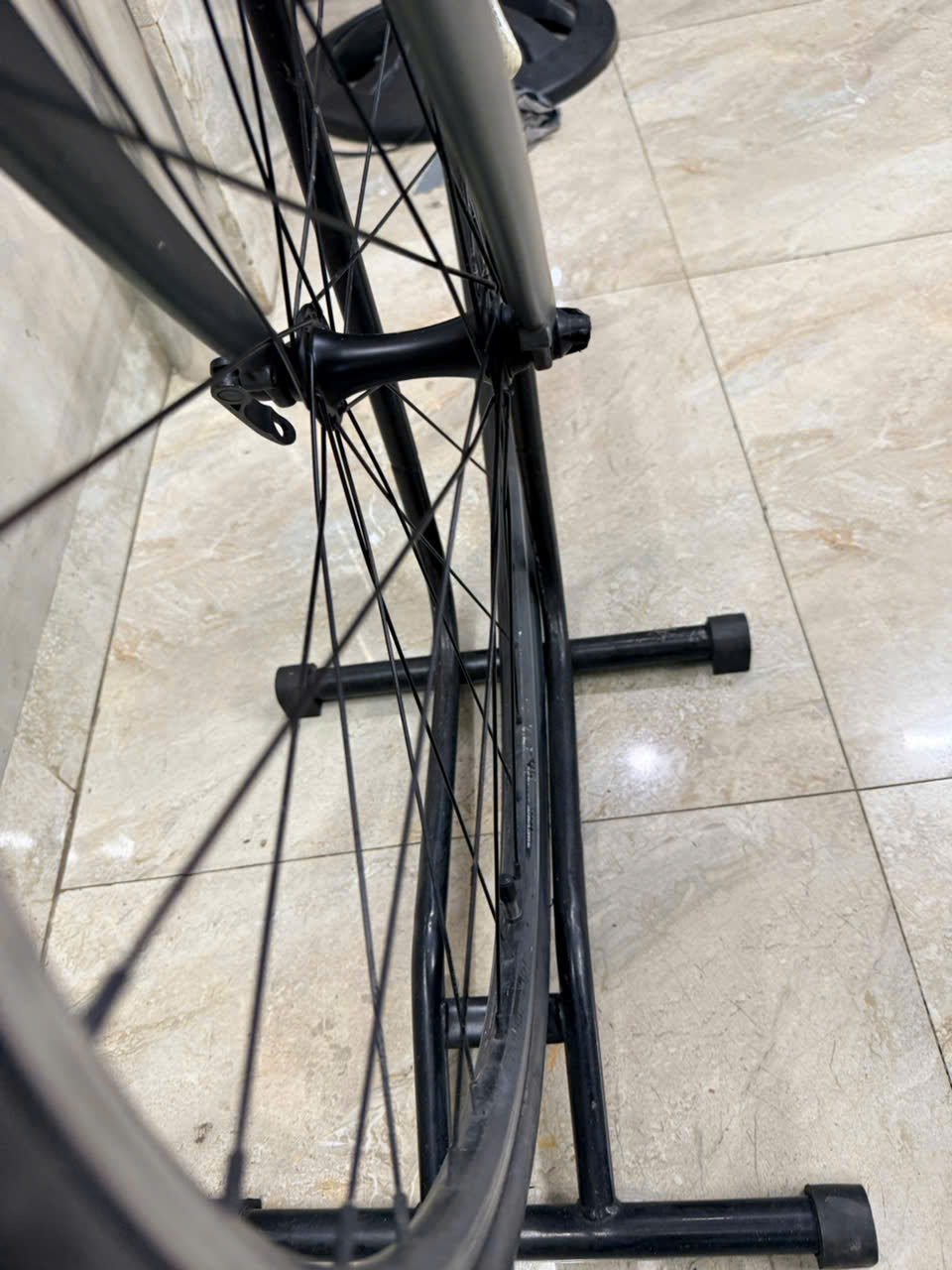 Xe Nhật bãi Cannondale càng cacbon Xe Nhật bãi Cannondale càng cacbon