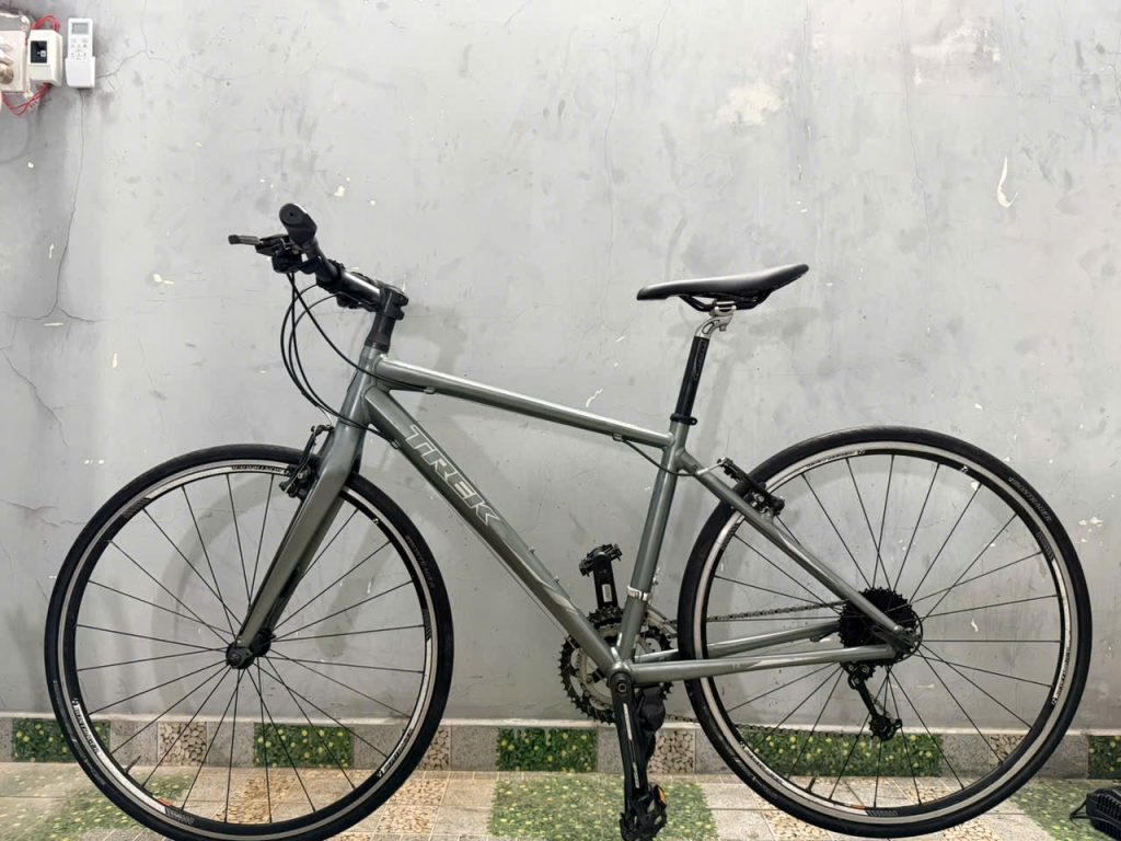 Xe đạp TREK càng cacbon Nhật bãi Xe đạp TREK càng cacbon Nhật bãi