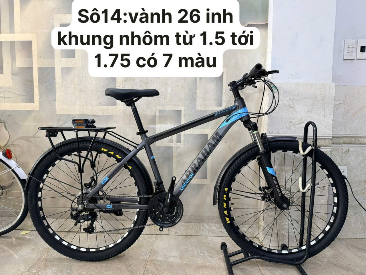 Xe đạp mới Abraham leo núi