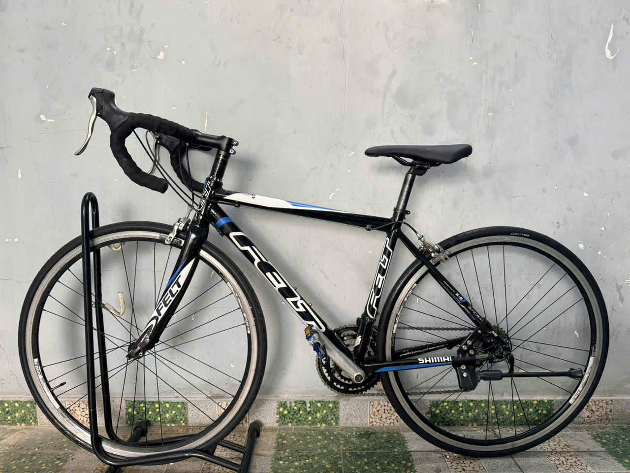 Xe đạp FELT Nhật bãi càng cacbon Xe đạp FELT Nhật bãi càng cacbon