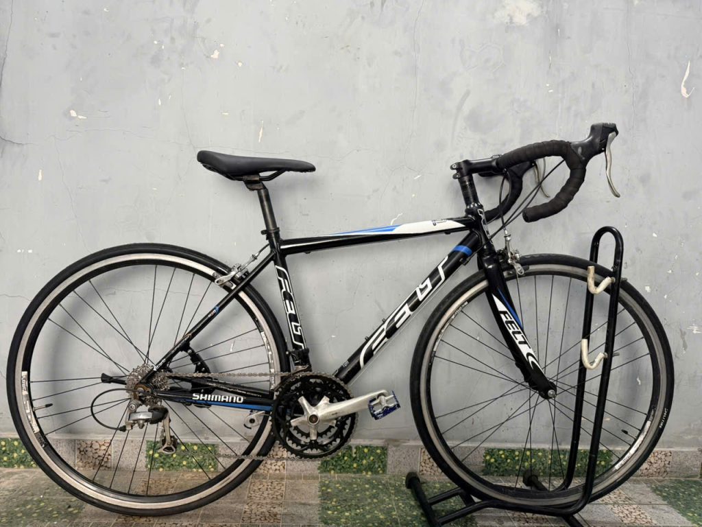 Xe đạp FELT Nhật bãi càng cacbon Xe đạp FELT Nhật bãi càng cacbon