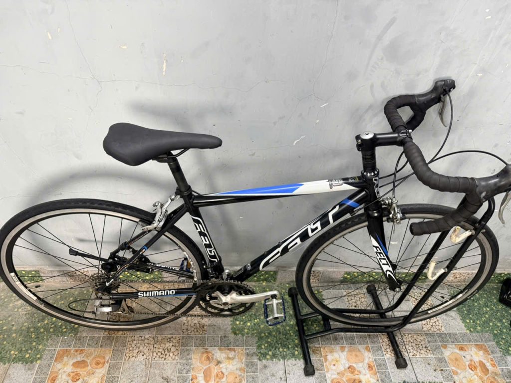 Xe đạp FELT Nhật bãi càng cacbon Xe đạp FELT Nhật bãi càng cacbon