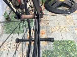 Xe đạp Trek càng cacbon dây âm sườn