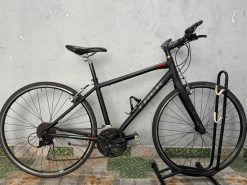 Xe đạp trek 7.3 FX càng các bon