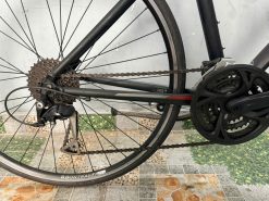 Xe đạp trek 7.3 FX càng các bon