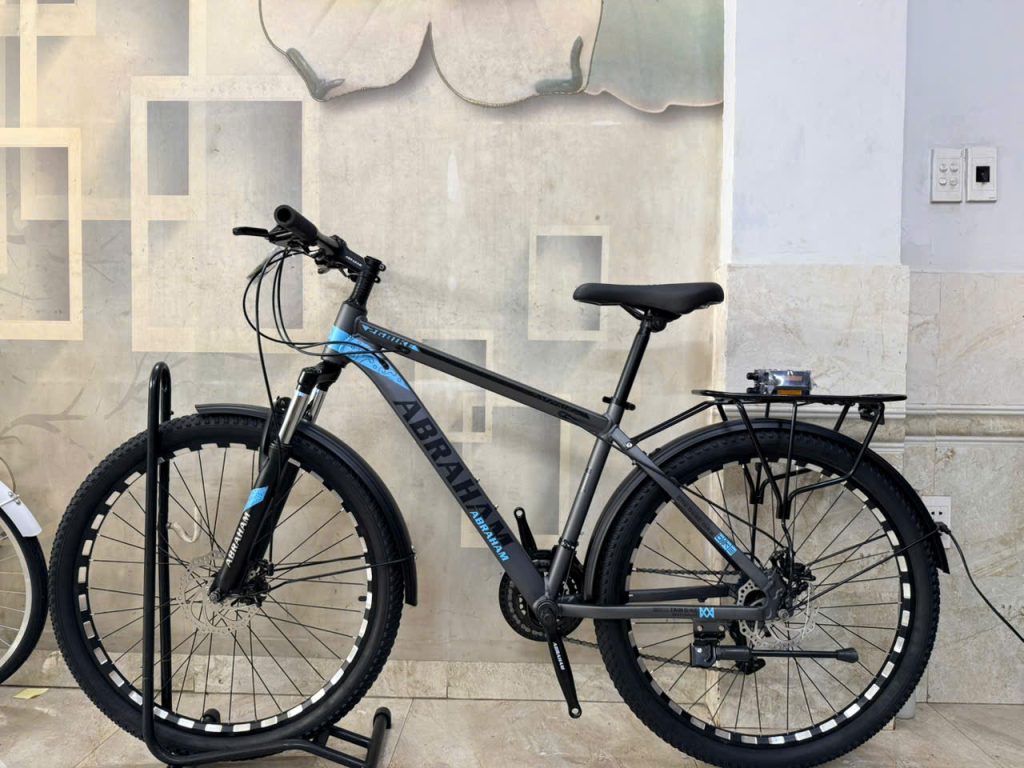 Xe đạp mới Abraham leo núi