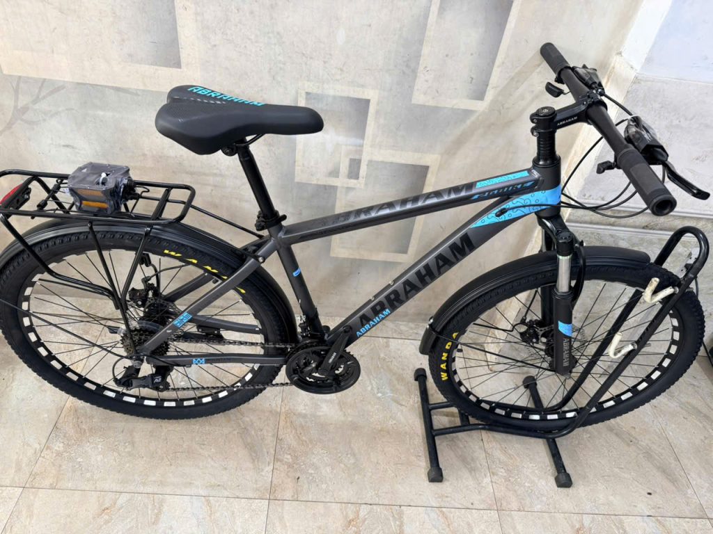 Xe đạp mới Abraham leo núi
