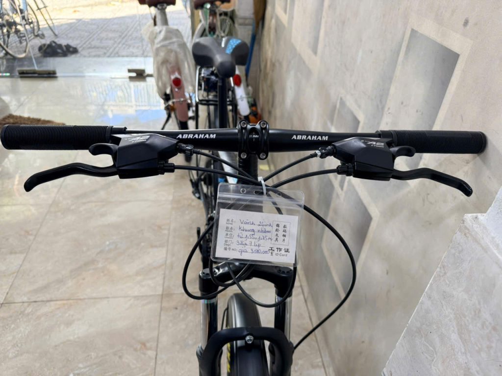 Xe đạp mới Abraham leo núi