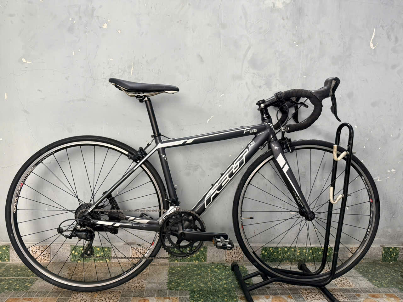 Xe đạp FELT của nước nào