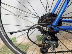 Xe đạp Giant càng carbon trục rỗng