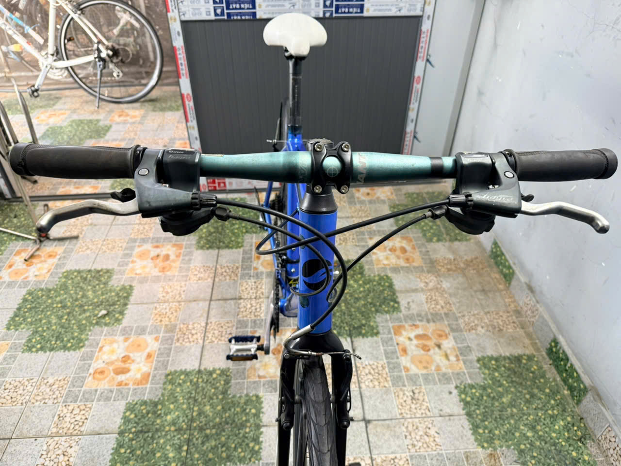 Xe đạp Giant càng carbon trục rỗng Xe đạp Giant càng carbon trục rỗng