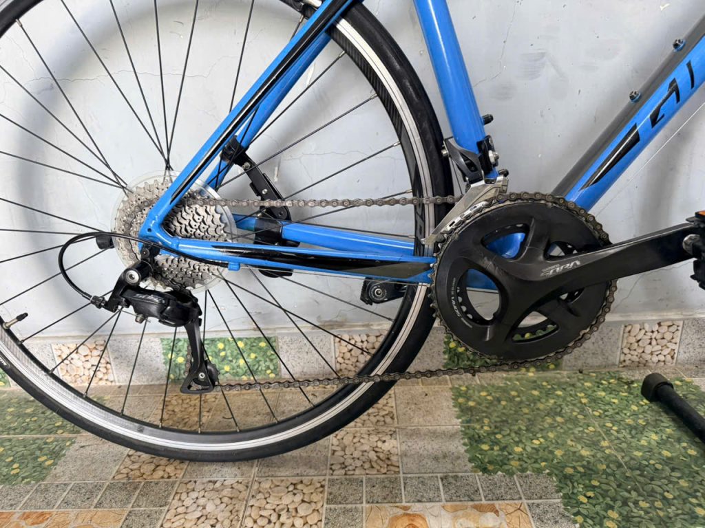 Xe đạp Giant Contend trục rỗng