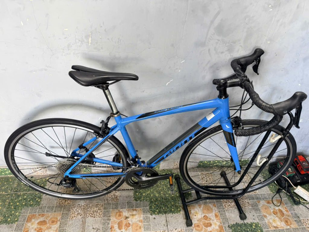 Xe đạp Giant Contend trục rỗng