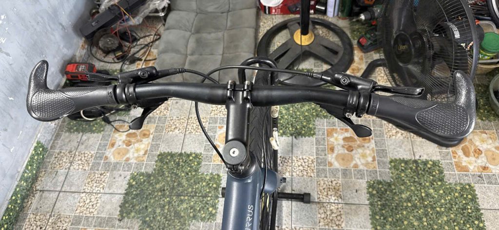 Xe đạp Specialized trục rỗng phanh dầu