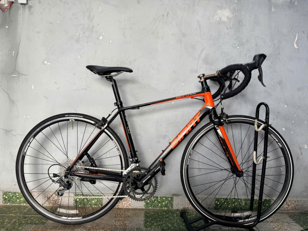 Xe đạp nhật bãi Giant Defy càng carbon