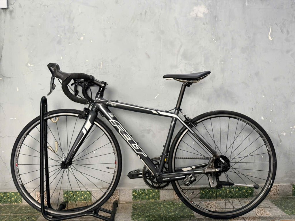 Xe đạp Felt càng carbon nhật bãi Xe đạp Felt càng carbon nhật bãi