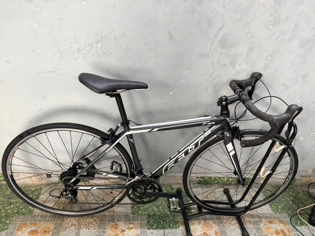 Xe đạp Felt càng carbon nhật bãi Xe đạp Felt càng carbon nhật bãi