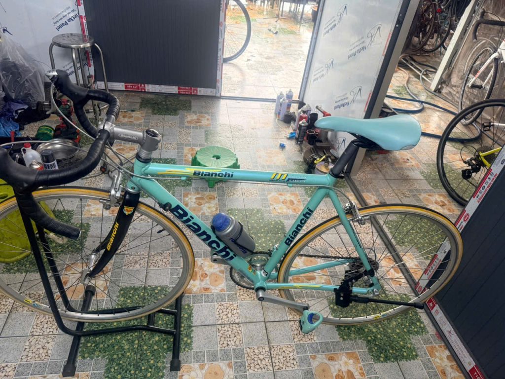 Xe đạp Bianchi càng carbon tay lắc Xe đạp Bianchi càng carbon tay lắc