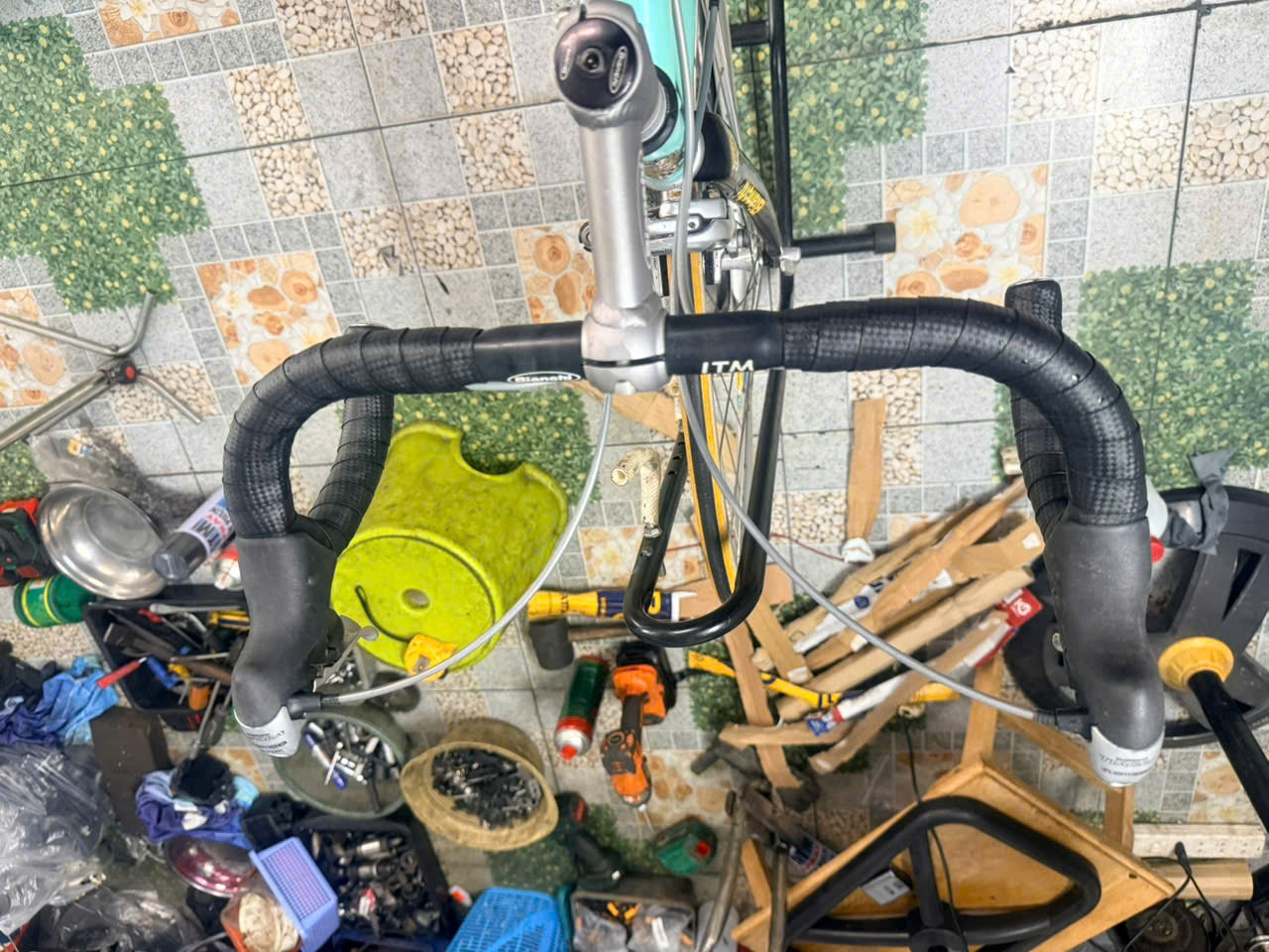 Xe đạp Bianchi càng carbon tay lắc Xe đạp Bianchi càng carbon tay lắc