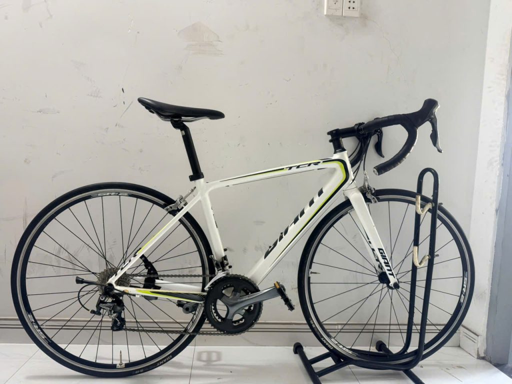 Xe đạp đua Giant TCR càng carbon