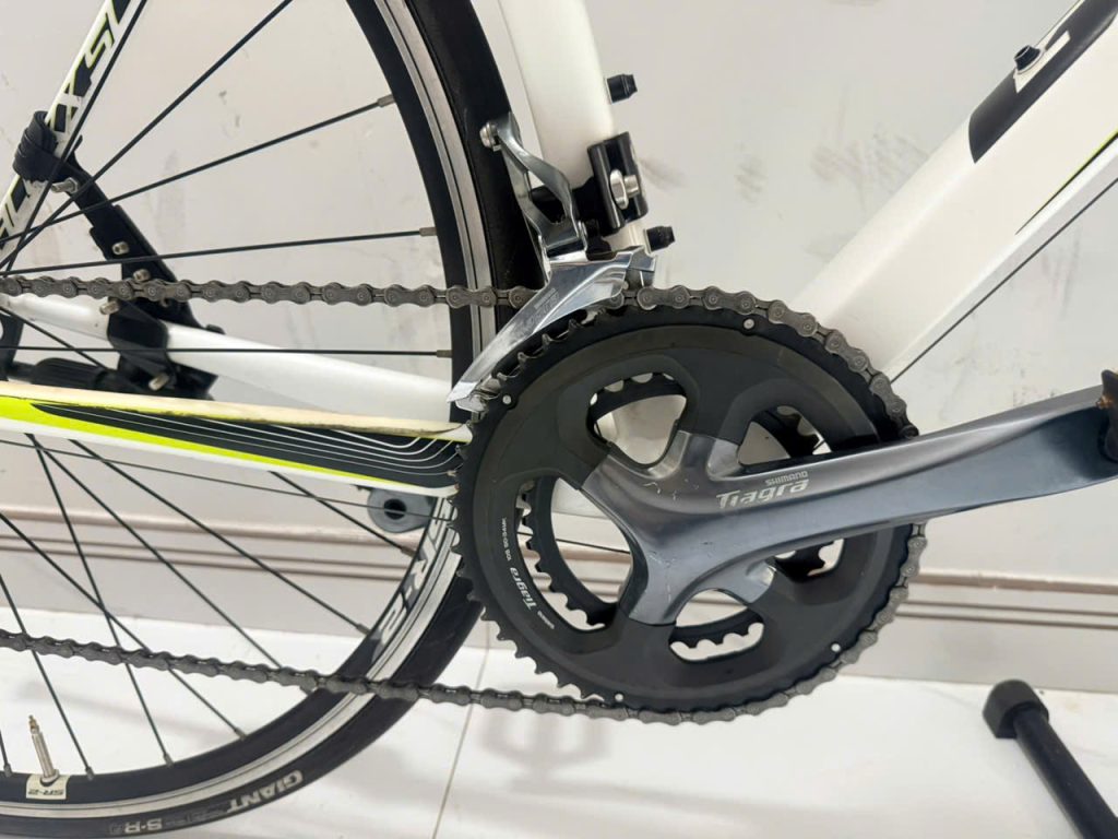 Xe đạp đua Giant TCR càng carbon