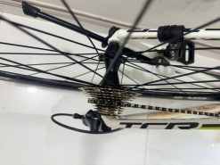 Xe đạp đua Giant TCR càng carbon