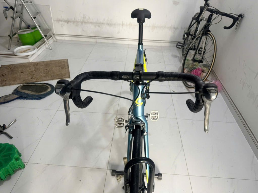 Xe đạp CANNONDALE tay đua trục rỗng