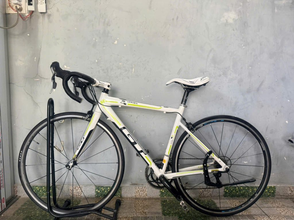 Xe đạp nhật bãi GT càng carbon