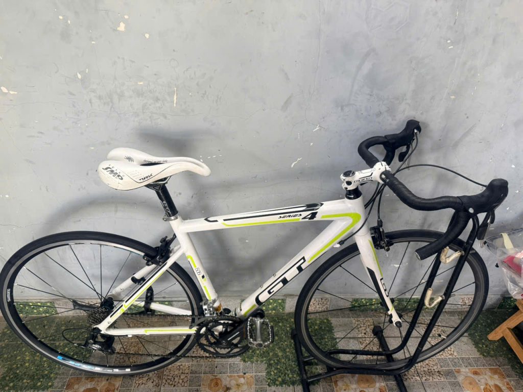 Xe đạp nhật bãi GT càng carbon