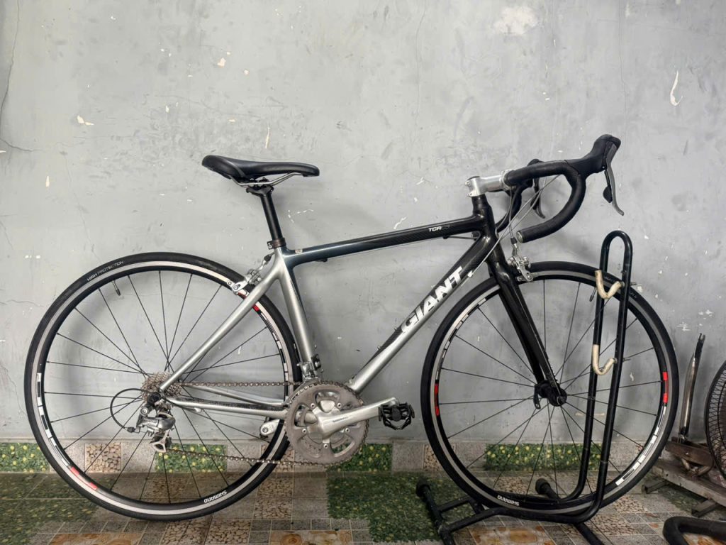 Xe đạp nhật bãi Giant khung carbon 
