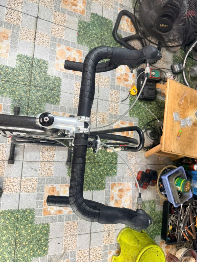 Xe đạp nhật bãi Giant khung carbon 