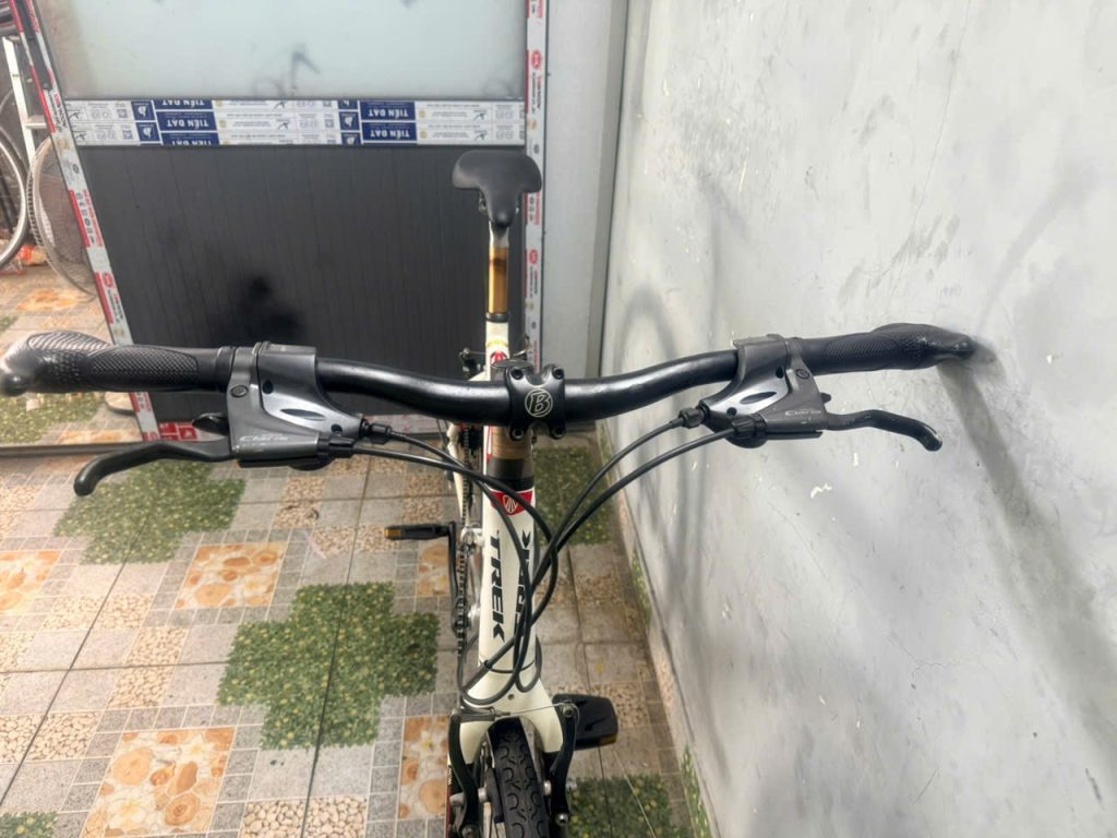 Xe đạp trek FX 7.5 nhật bãi Xe đạp trek FX 7.5 nhật bãi